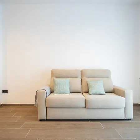 Flats-moderno, Junto Al Roig Arena *